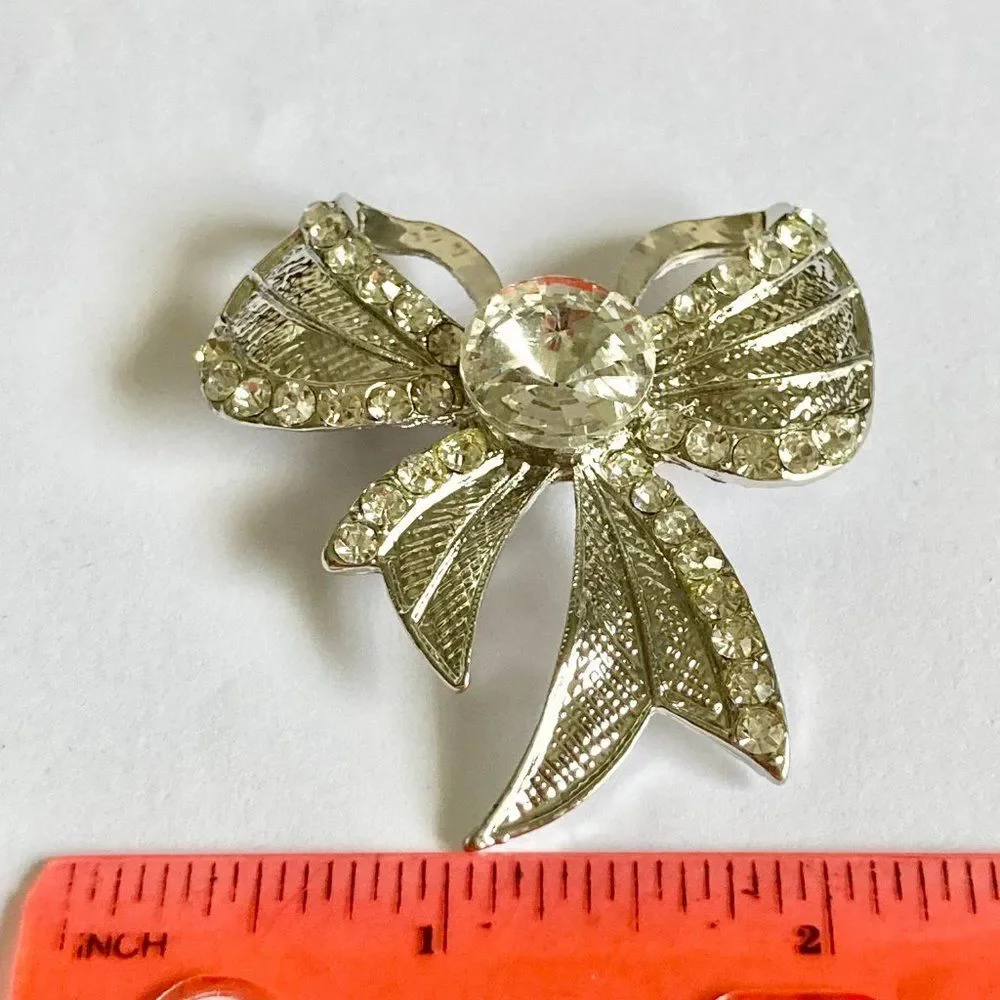 Vintage BIG Christmas Bow Brooch Pin Textured Finish Silver Tone Crystal X-Mas